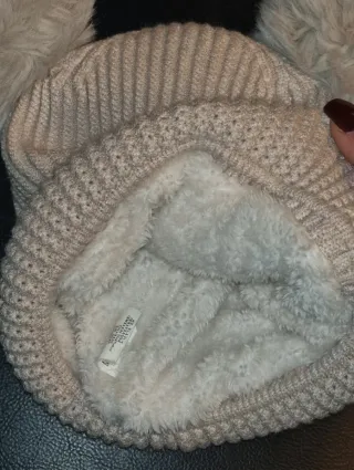 Berretto donna con pon pon beige