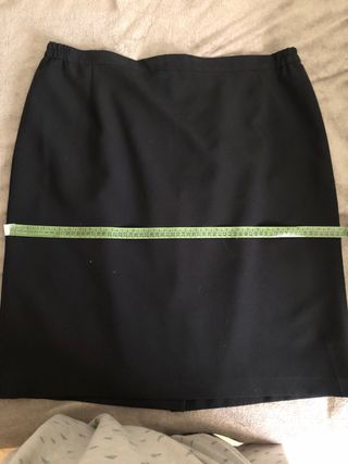 Falda clásica recta negra talla grande