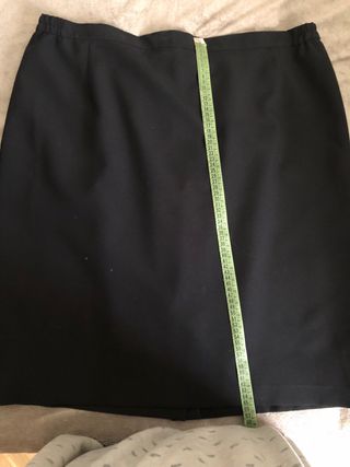 Falda clásica recta negra talla grande