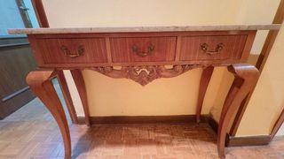 Mesa consola antigua de mármol y madera