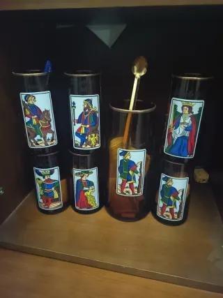 Vasos decorados con cartas