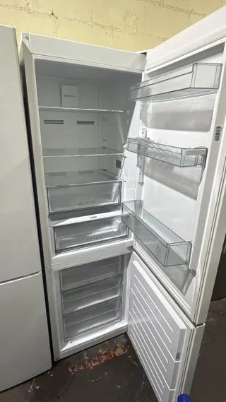 Frigorífico SHARP blanco