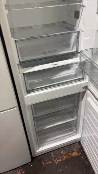 Frigorífico SHARP blanco