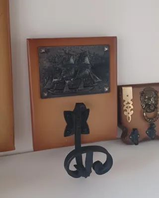 Colgadores antiguos metal y madera