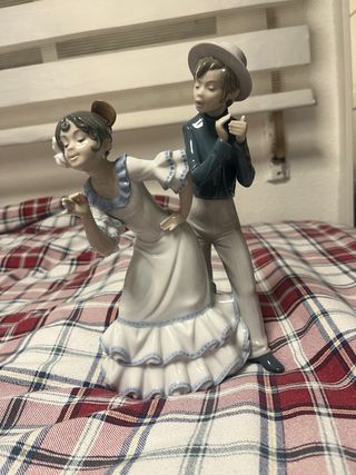 Figura Porcelana Nao Cantares Bailarines