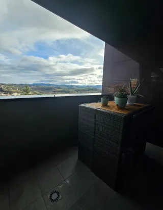 Conjunto de mesa alta de terraza con 4 sillas