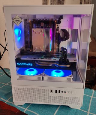 PC Gaming Xeon RX570 32GB ARGB Blanco W11 PC-221