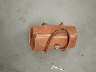 Maletín antiguo de cuero marrón