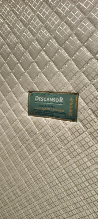 Base tapizada Descansor 1,35m con 4 patas de 27 cm