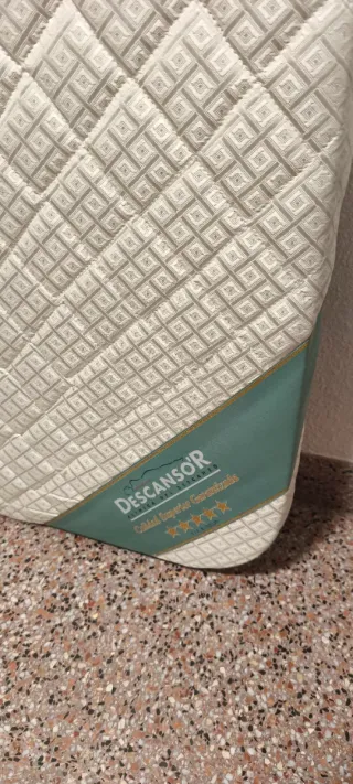 Base tapizada Descansor 1,35m con 4 patas de 27 cm