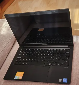 Portátil Medion E4251