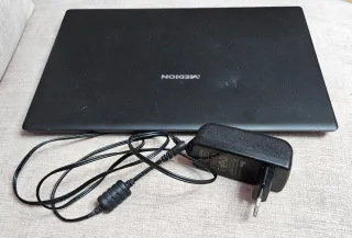 Portátil Medion E4251