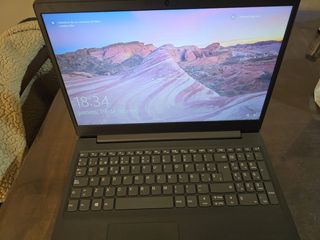 Portátil Lenovo V15-IGL Negro