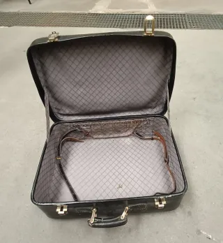 Maleta antigua cuero negro