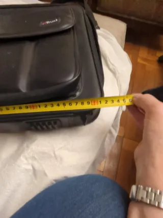 Maletín para portátil Trust negro