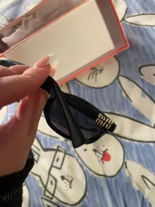 Gafas de sol Miu Miu negras
