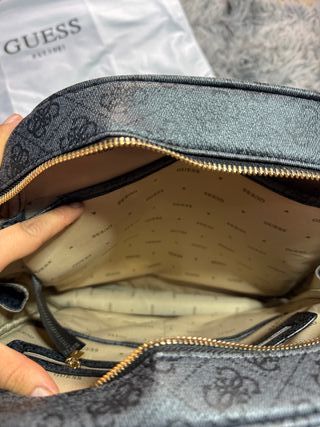 Mochila Guess Negra con Monedero NUEVA