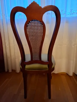 Silla antigua madera rejilla