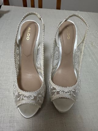 Tacones de Novia ALDO Blancos y Dorados