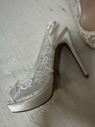 Tacones de Novia ALDO Blancos y Dorados