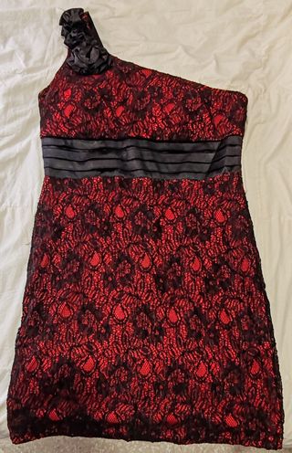 Vestido corto fiesta encaje rojo y negro