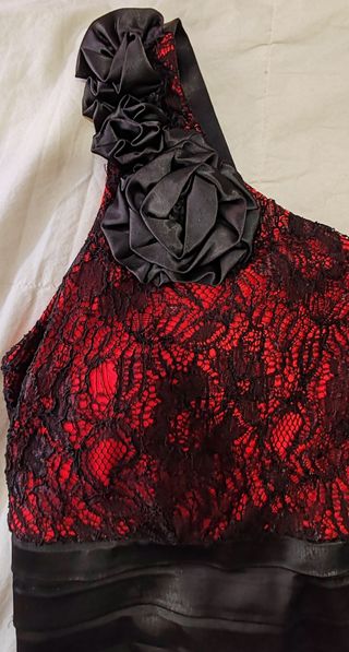 Vestido corto fiesta encaje rojo y negro