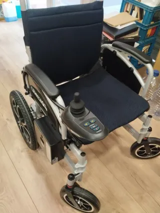 Silla de ruedas eléctrica (sin estrenar)