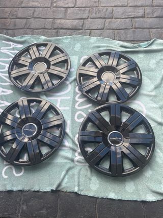 Tapacubos Goodyear Negros (4 unidades)