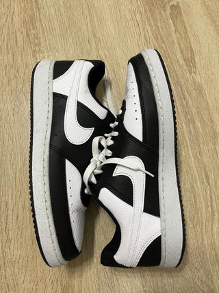 Zapatillas Nike Blancas y Negras