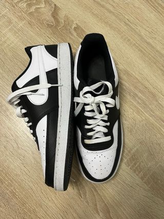 Zapatillas Nike Blancas y Negras