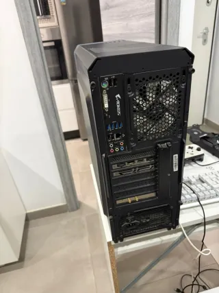 Ordenador gaming y escritorio