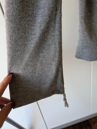 Sweatshirt cinzenta com mangas largas