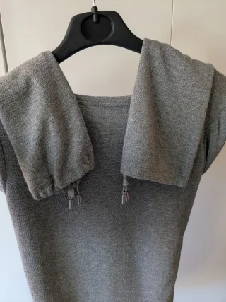 Sweatshirt cinzenta com mangas largas