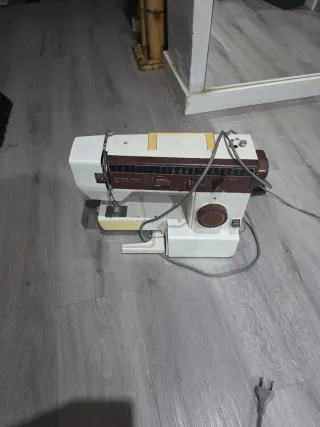 Máquina de coser antigua