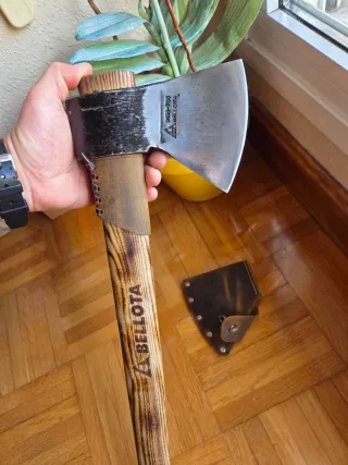 Hacha Bellota 700g con funda