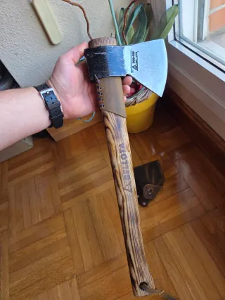 Hacha Bellota 700g con funda