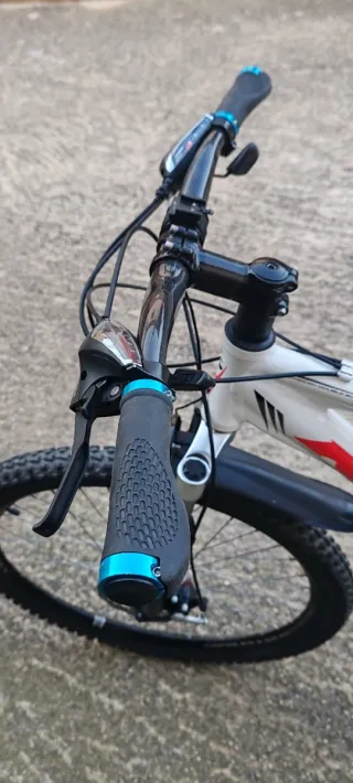 Bicicleta Montaña Vortex Roja y Blanca