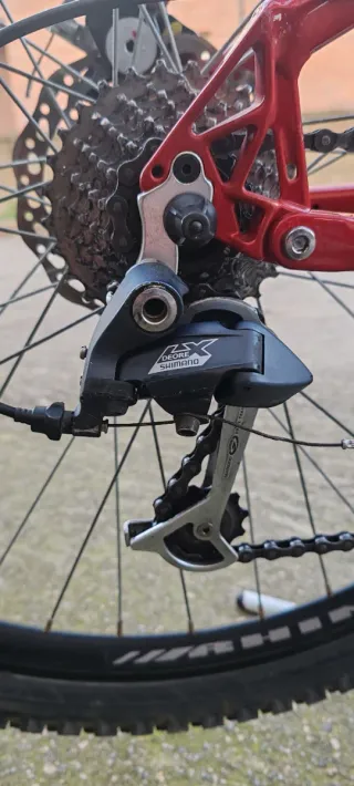 Bicicleta Montaña Vortex Roja y Blanca