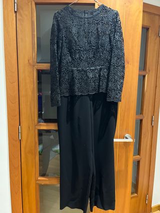 Mono negro encaje peplum