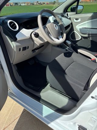 SOLO 28.000 KM • RENAULT ZOE • BAT PROPIA • AUT 30