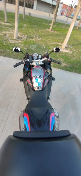 BMW F 800 GT Negra y Rosa