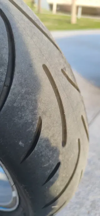 BMW F 800 GT Negra y Rosa