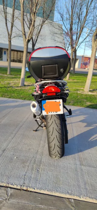 BMW F 800 GT Negra y Rosa