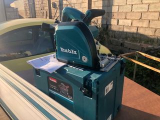 Sierra circular Makita con reglas