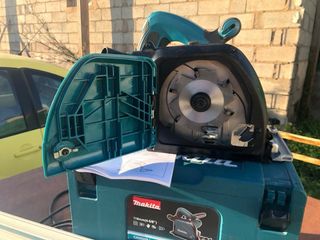 Sierra circular Makita con reglas