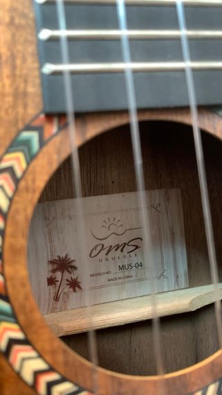 Ukelele Soprano OMS MUS-04 con funda