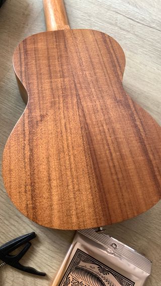 Ukelele Soprano OMS MUS-04 con funda