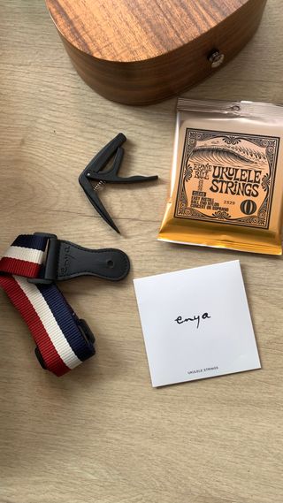 Ukelele Soprano OMS MUS-04 con funda