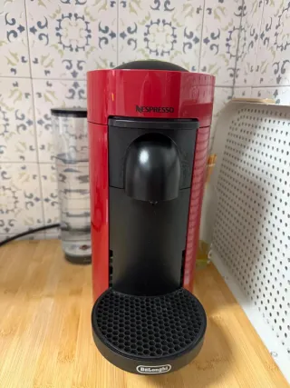 Cafetera Nespresso Roja VertuoPlus