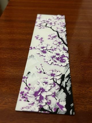 Separador de libros con relieve floral